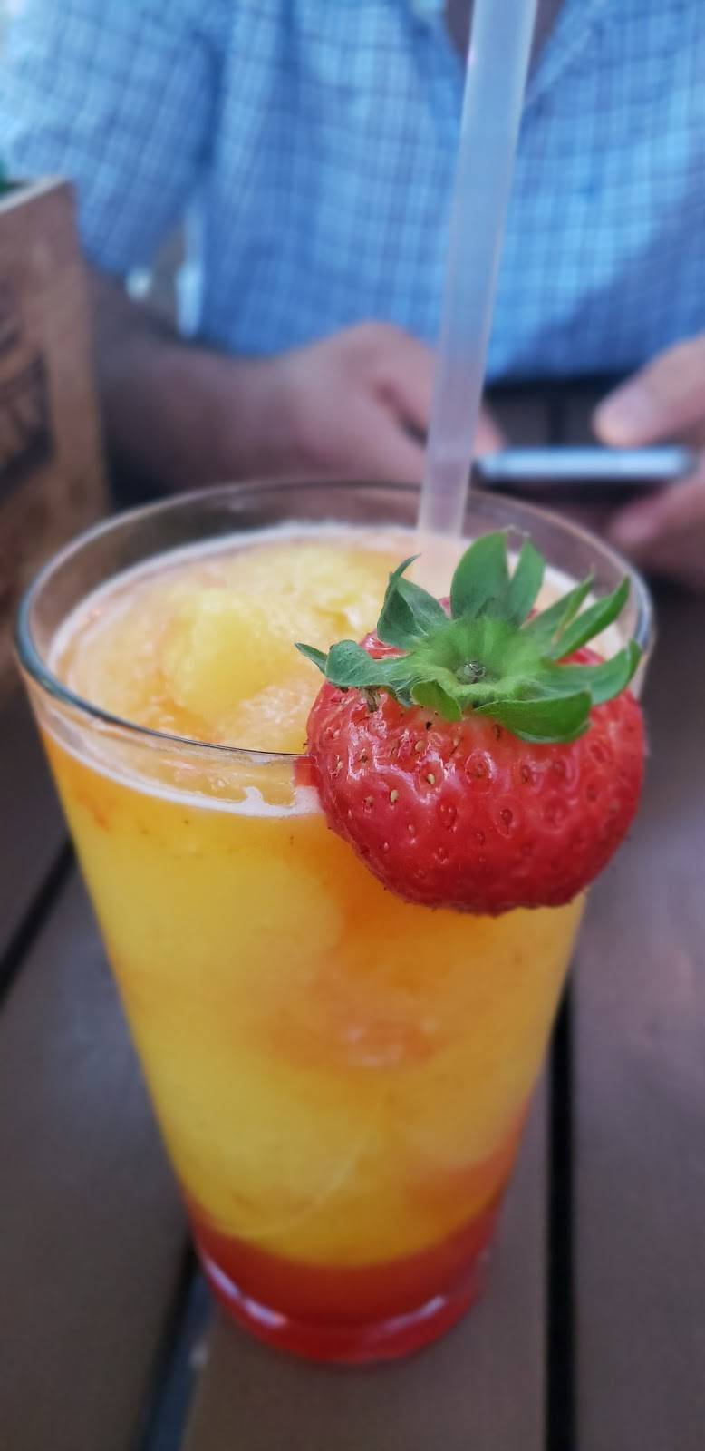 Saltys Island Bar & Grille | restaurant | 437 S Gulfview Blvd, Clearwater Beach, FL 33767, USA | 7272168085 OR +1 727-216-8085