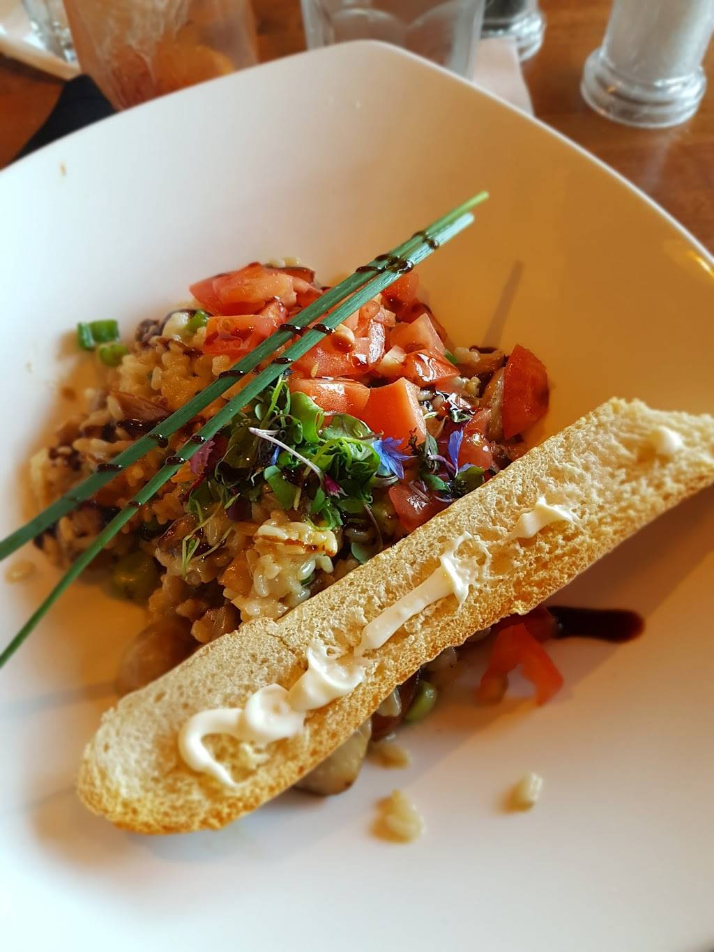 Bâton Rouge Steakhouse & Bar - Siège social | restaurant | 8210 Rte Transcanadienne, Saint-Laurent, QC H4S 1M5, Canada | 5143368885 OR +1 514-336-8885