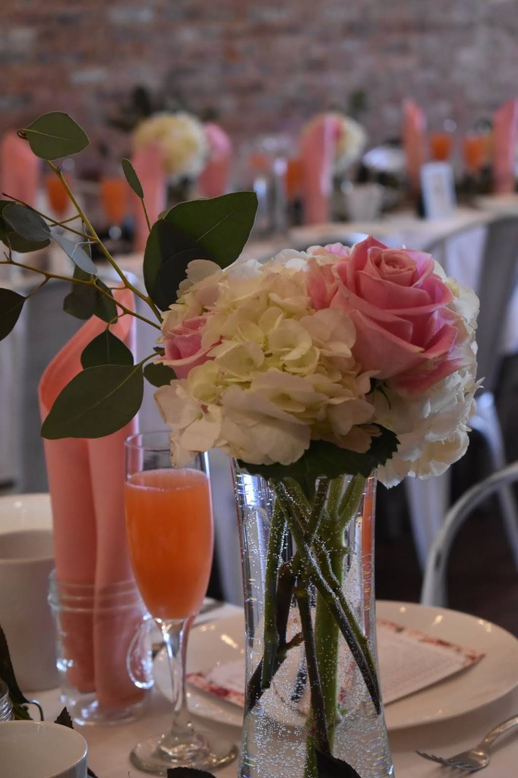 Genittis Hole-in-the-wall | restaurant | 108 E Main St, Northville, MI 48167, USA | 2483490522 OR +1 248-349-0522