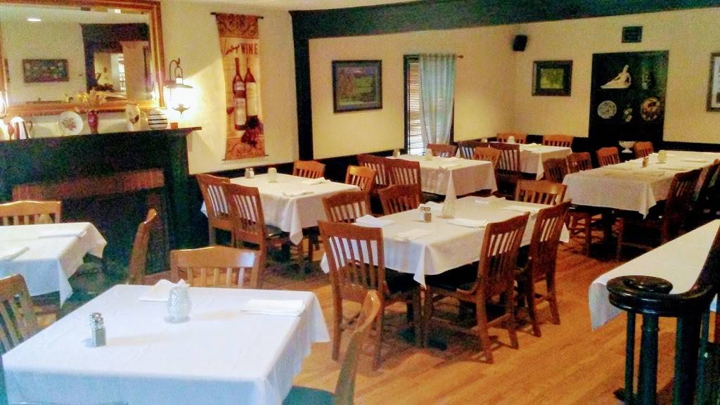 Fotinis Restaurant and Bar | restaurant | 544 Wattaquadock Hill Rd, Bolton, MA 01740, USA | 9783655757 OR +1 978-365-5757