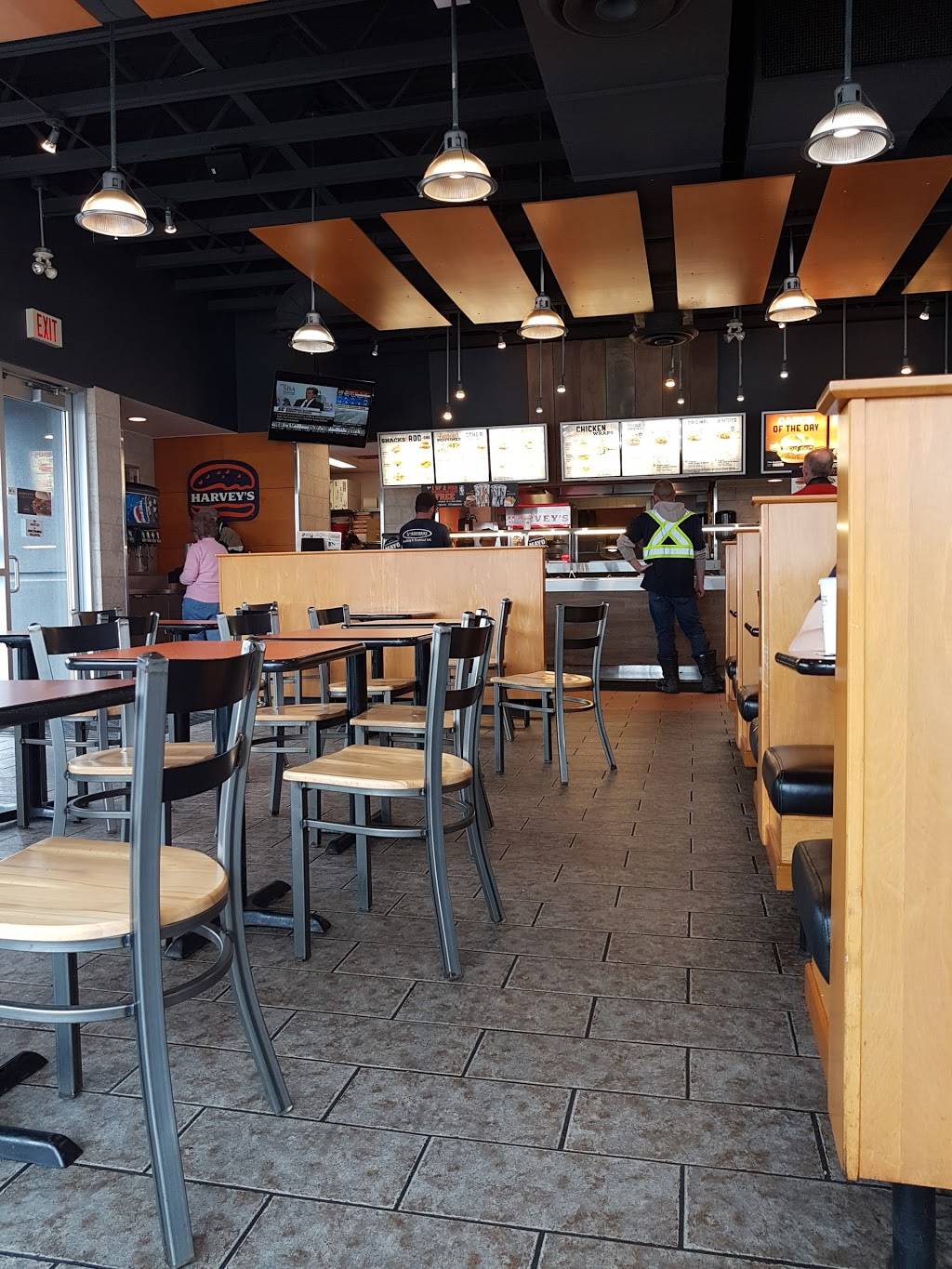 Harveys | restaurant | 223 Woodlawn Rd W, Guelph, ON N1H 8P4, Canada | 5198370416 OR +1 519-837-0416