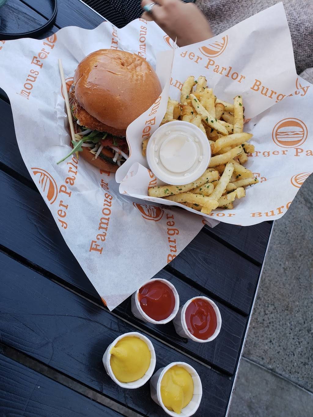 Burger Parlor | meal takeaway | 204 N Harbor Blvd, Fullerton, CA 92832, USA | 7144412003 OR +1 714-441-2003