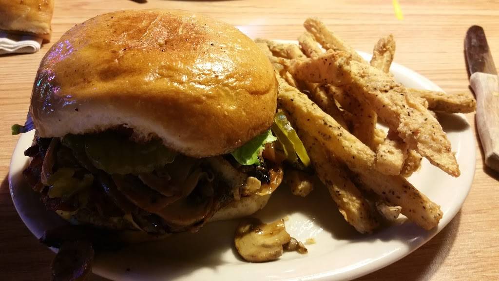 Leons Steakhouse Saloon | restaurant | 2112 S Eastman Rd, Longview, TX 75602, USA | 9037539415 OR +1 903-753-9415