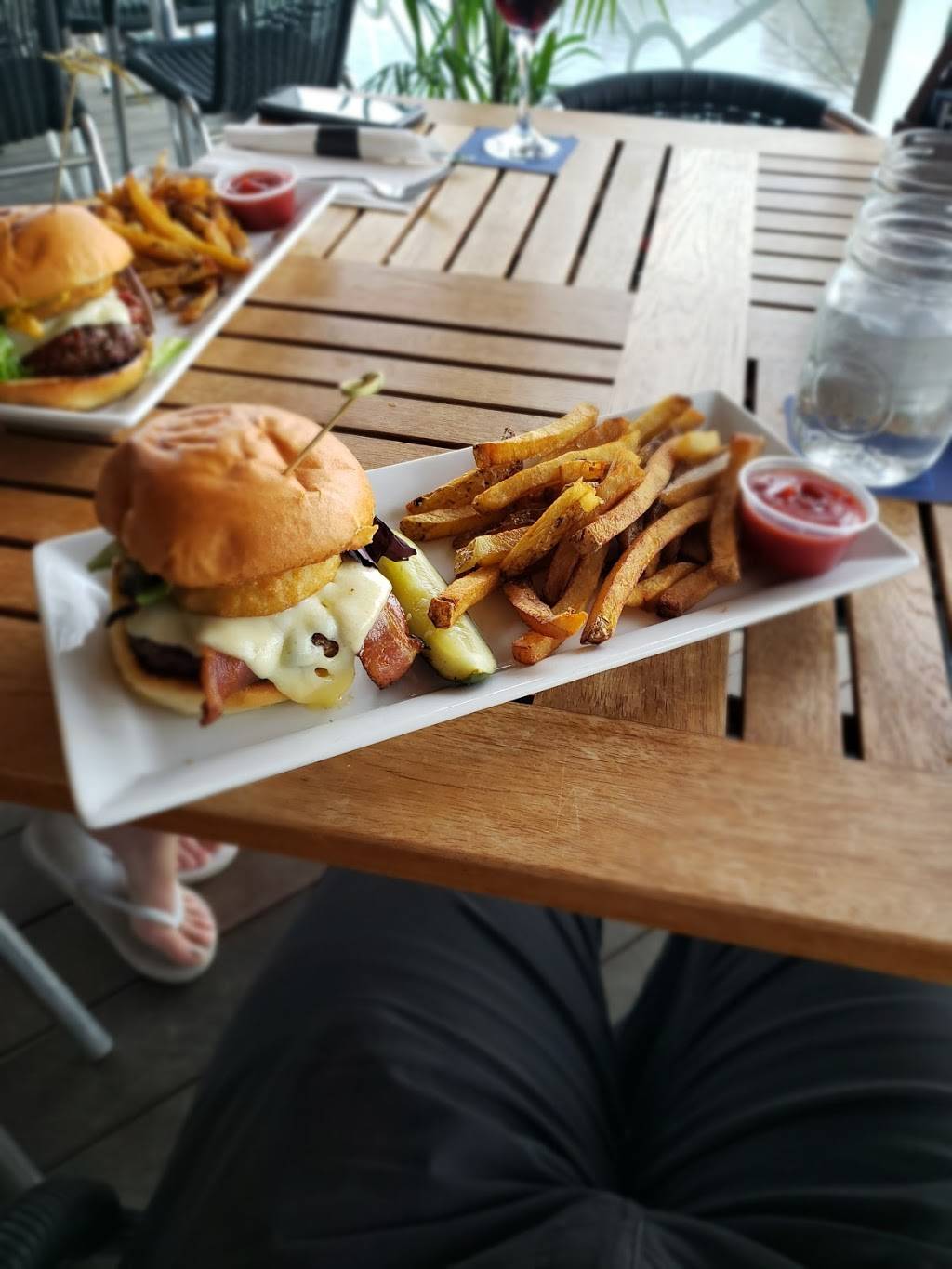 Moose McGuires Brockville | restaurant | 6 Broad St, Brockville, ON K6V 0C4, Canada | 6133455050 OR +1 613-345-5050