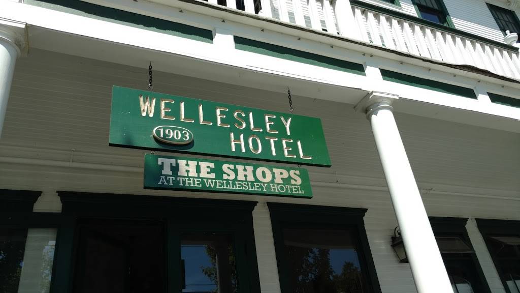Wellesley Hotel & Restaurant | restaurant | 42809 St Lawrence Ave, Thousand Island Park, NY 13692, USA | 3154823698 OR +1 315-482-3698