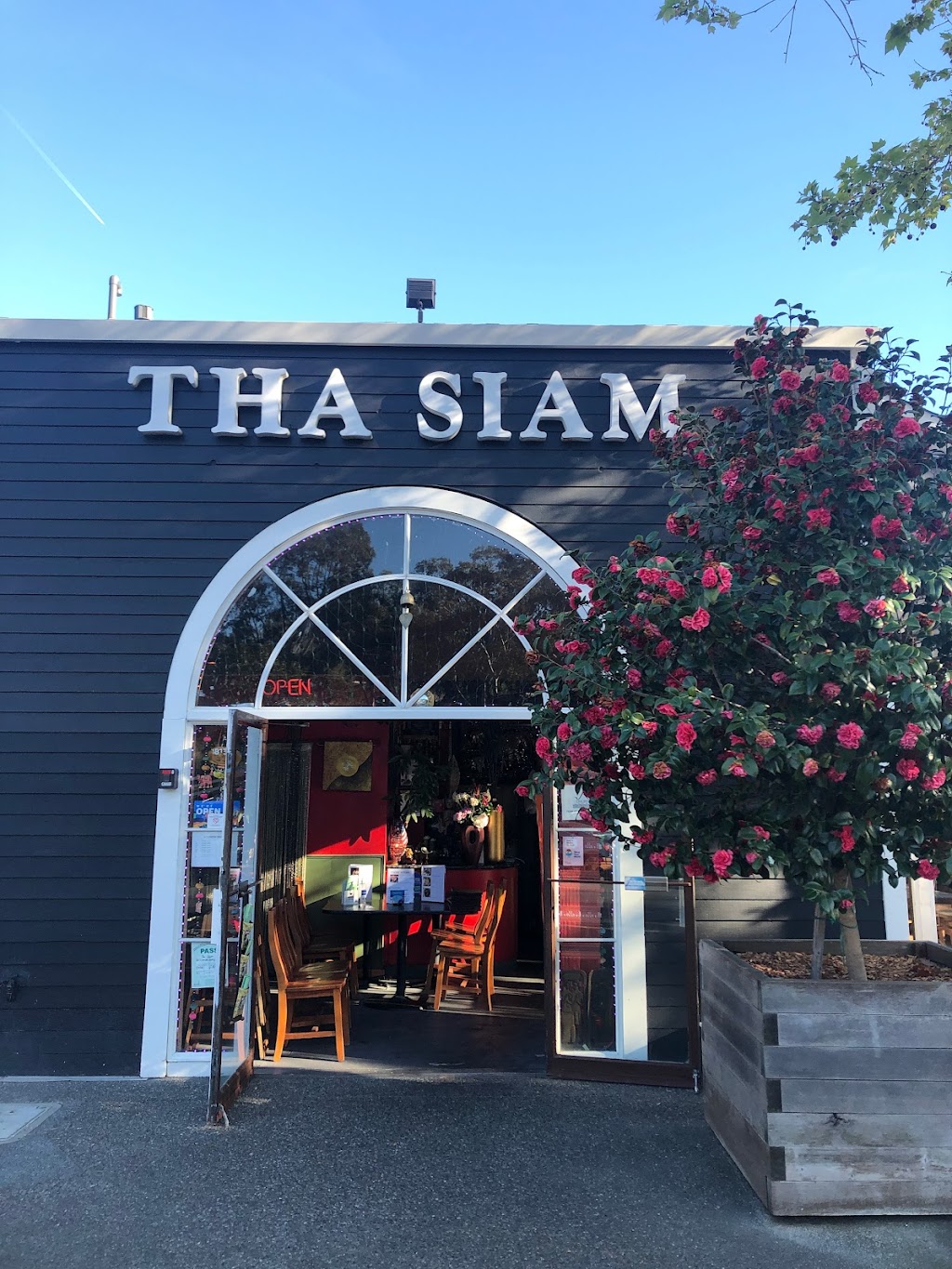 Tha Siam Thai Bistro | restaurant | 1892 Solano Ave, Berkeley, CA 94707, USA | 5105253625 OR +1 510-525-3625