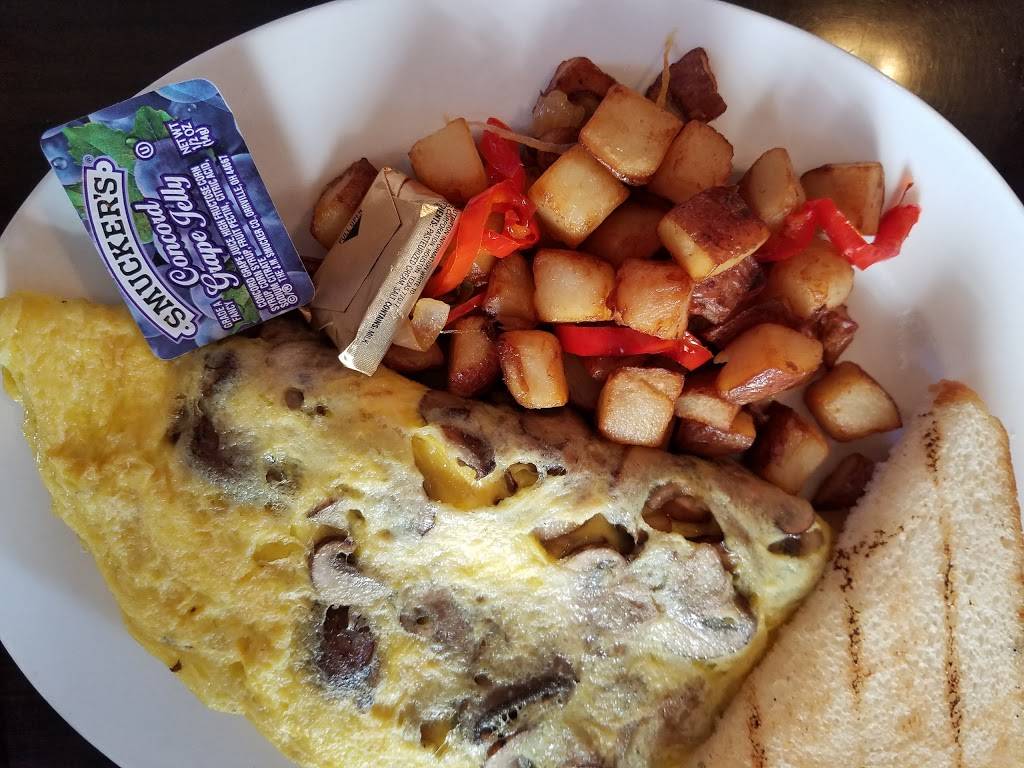 Silver Creek Beer Garden & Grille | restaurant | 310 E Main St, Fredericksburg, TX 78624, USA | 8309904949 OR +1 830-990-4949