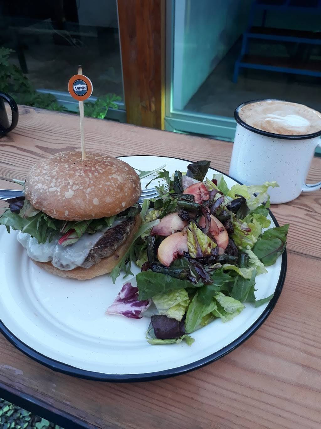 Astratto café Bistro | restaurant | Cerro San Javier 77, El Refugio, 21440 Tecate, B.C., Mexico | 016653928847 OR +52 665 392 8847