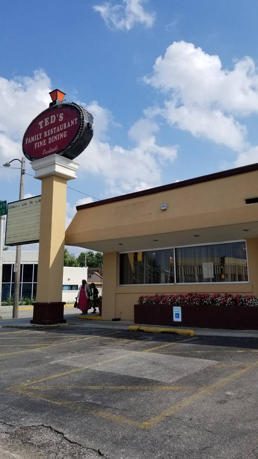 Teds Family Restaurant | restaurant | 580 Burnham Ave, Calumet City, IL 60409, USA | 7088621230 OR +1 708-862-1230