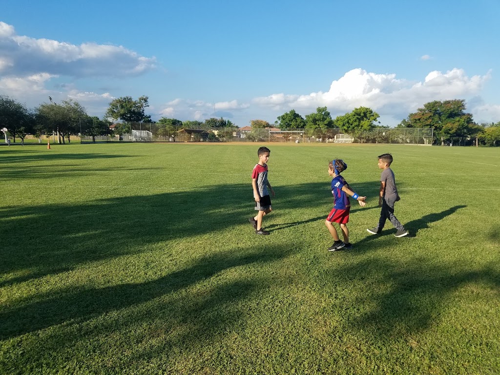 Cou8ntry Lake Park | restaurant | 19525 NW 87th Ave, Hialeah, FL 33015, USA | 3058232414 OR +1 305-823-2414