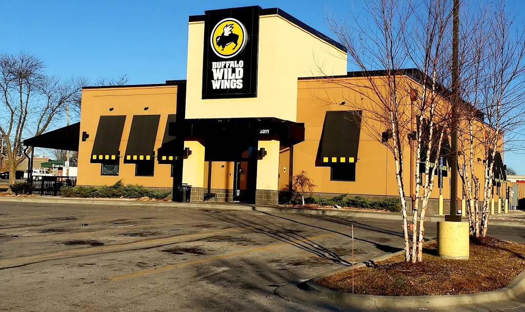 Buffalo Wild Wings | meal takeaway | 3311 SE 14th St, Des Moines, IA 50320, USA | 5152881306 OR +1 515-288-1306