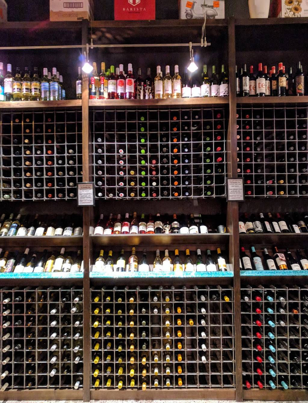 Mass Ave Wine | restaurant | 878 Massachusetts Ave, Indianapolis, IN 46204, USA | 3179727966 OR +1 317-972-7966