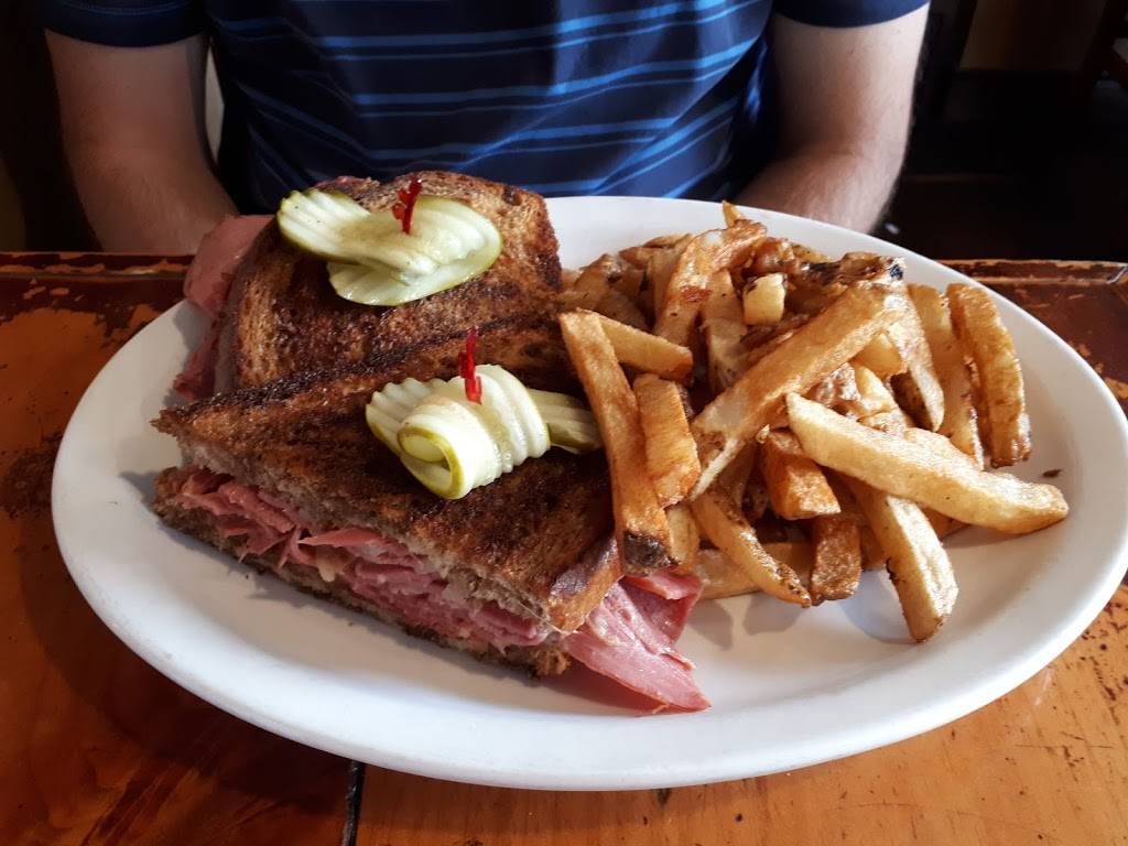 Banjos Grill | restaurant | 3 Bridge St S, Hastings, ON K0L 1Y0, Canada | 7056969898 OR +1 705-696-9898