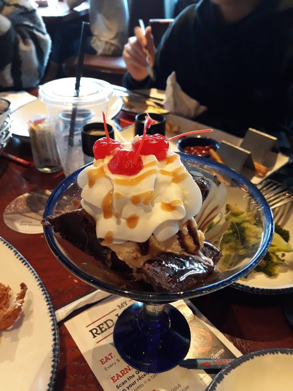 Red Lobster | restaurant | 1901 N Prospect Ave, Champaign, IL 61822, USA | 2173552577 OR +1 217-355-2577