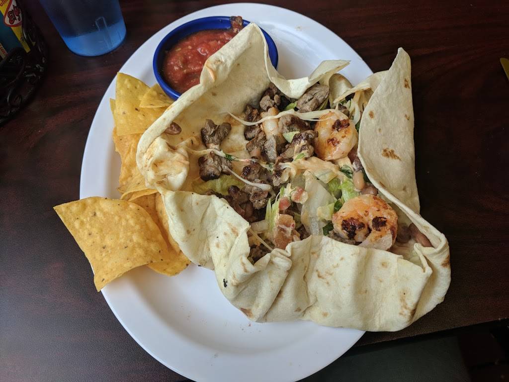 Iguanas Mexican Street Café | restaurant | 1800 State St, La Crosse, WI 54601, USA | 6085193112 OR +1 608-519-3112