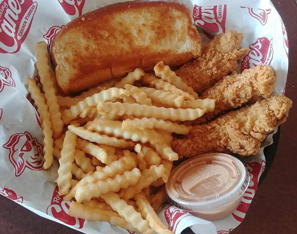 Raising Canes Chicken Fingers | meal takeaway | 11066 Magnolia Ave, Riverside, CA 92505, USA | 9516376551 OR +1 951-637-6551