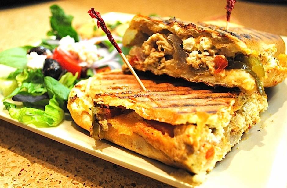 Guss Drive-In | restaurant | 1657 W 3rd St, Los Angeles, CA 90017, USA | 2134838885 OR +1 213-483-8885