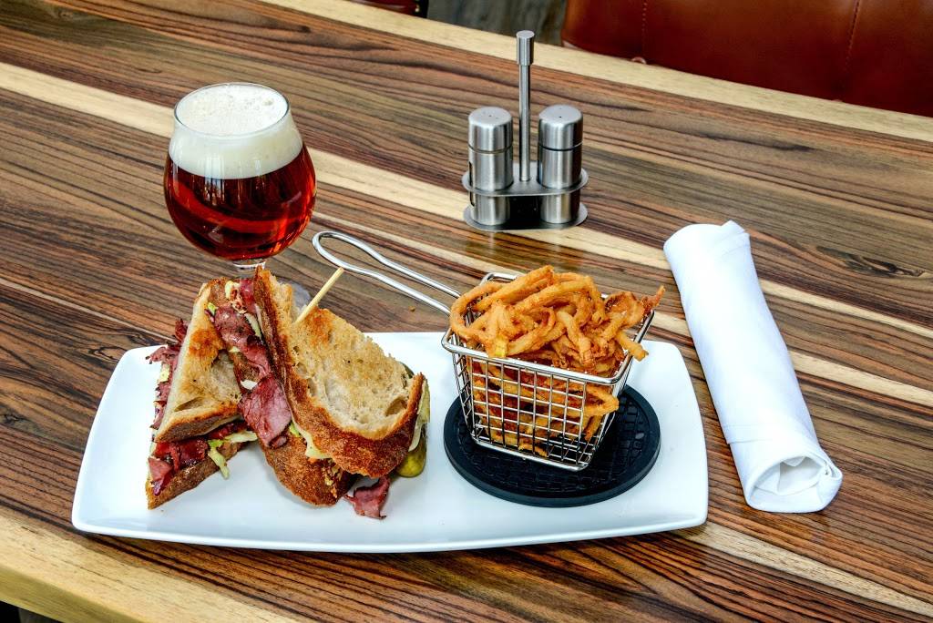 GW Carsons | restaurant | 308 E Main St, Branford, CT 06405, USA | 2032081469 OR +1 203-208-1469