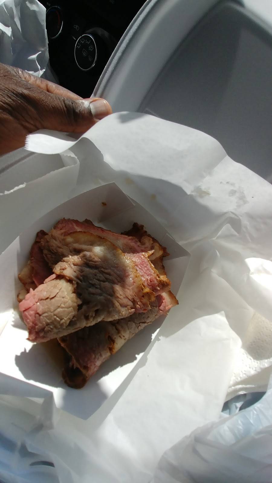 Big Rs Hogs & Dogs | restaurant | 1876 W Ludington Dr, Farwell, MI 48622, USA | 9895444066 OR +1 989-544-4066