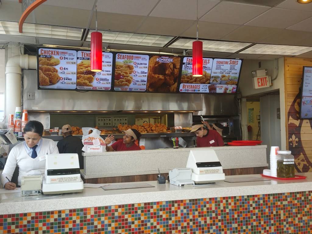 Popeyes Louisiana Kitchen | restaurant | 7043 Little River Turnpike, Annandale, VA 22003, USA | 7033548337 OR +1 703-354-8337