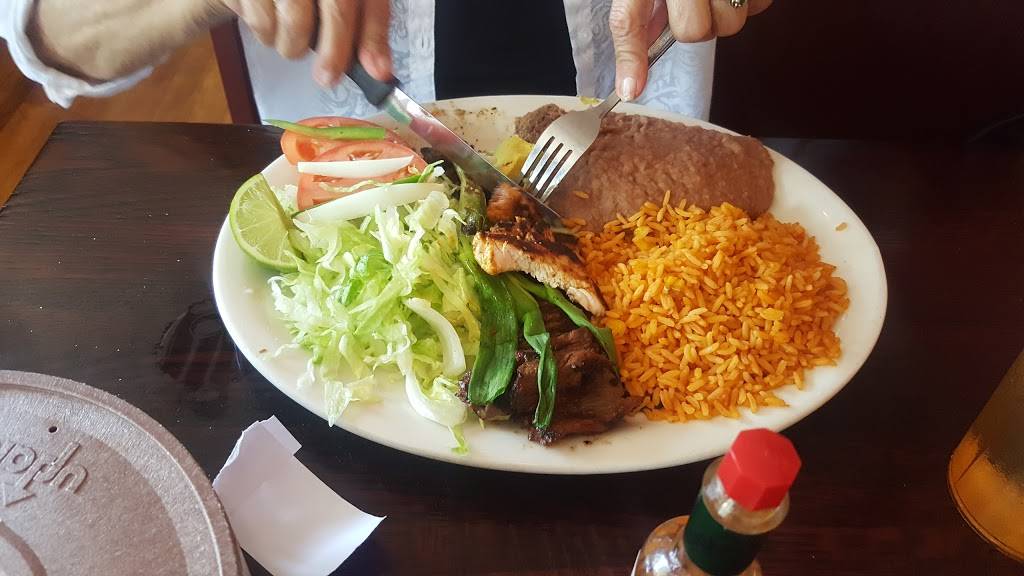 Paisanos Restaurant | restaurant | 223 High St, Waltham, MA 02453, USA | 7818994505 OR +1 781-899-4505