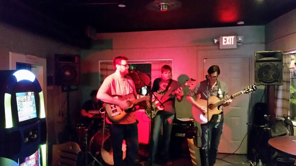 Fox Field Neighborhood Bar and Grille | restaurant | 406 Howard St, Columbia, SC 29205, USA | 8037280420 OR +1 803-728-0420