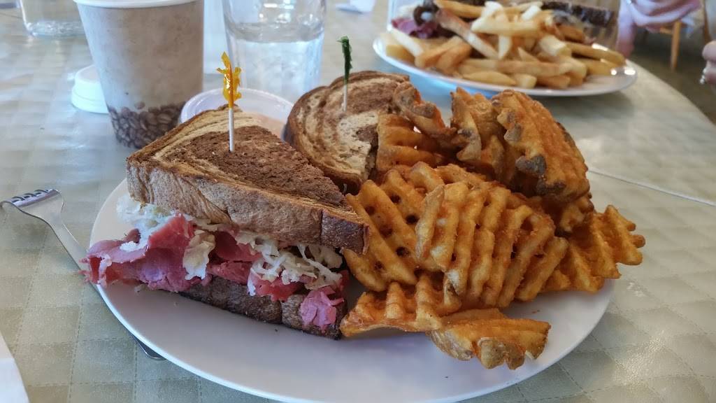 Charlies Up North Inc. | restaurant | 6841 Hwy 371 Nw, Walker, MN 56484, USA | 2185470222 OR +1 218-547-0222