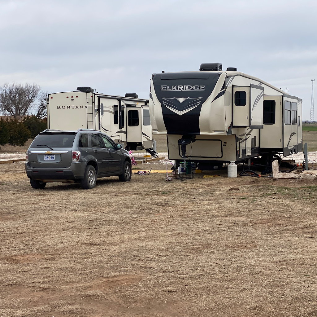 Moores Farm Service Center | restaurant | 602 US-270, Calumet, OK 73014, USA | 4058932510 OR +1 405-893-2510