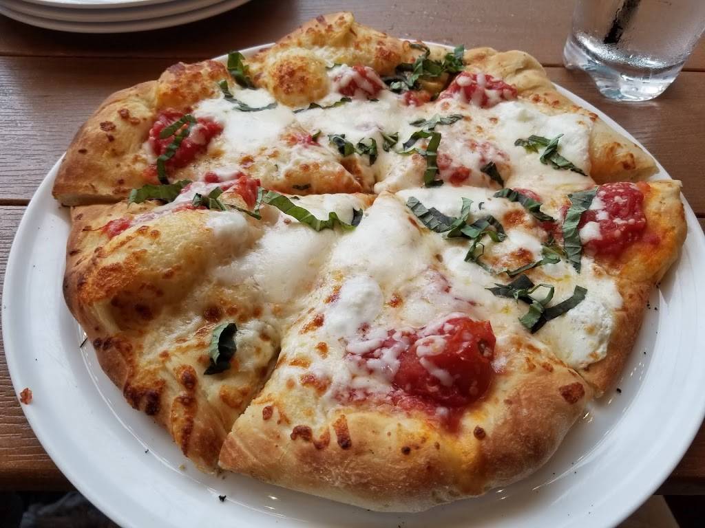 Red Oven Pizza Bakery | bakery | 6000 Universal Blvd, Orlando, FL 32819, USA | 4072243663 OR +1 407-224-3663