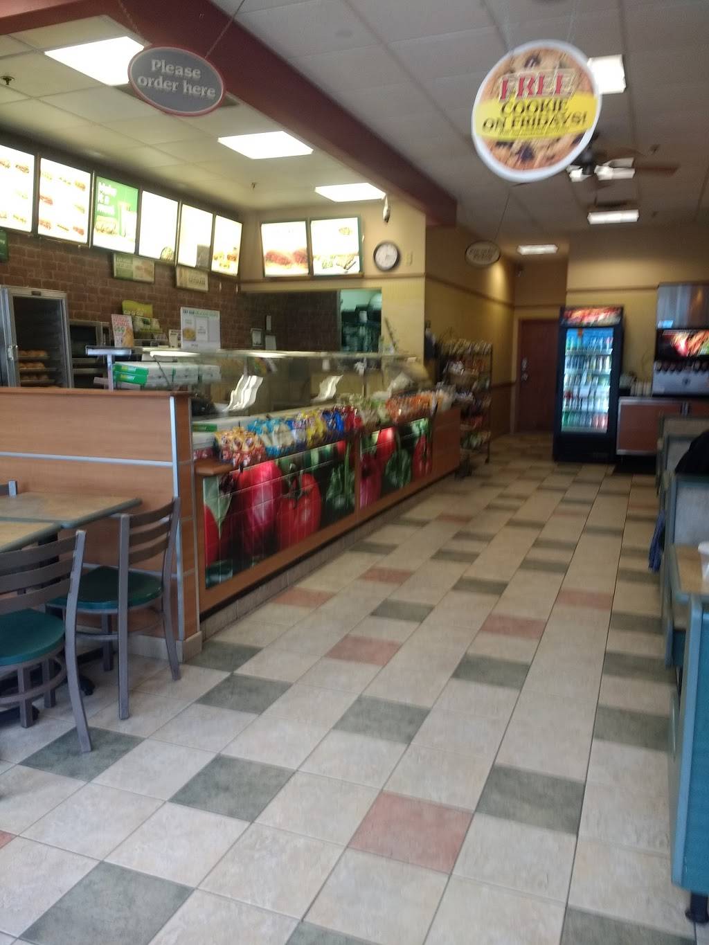 Subway Restaurants | restaurant | 113 Schiller St, Elmhurst, IL 60126, USA | 6305308845 OR +1 630-530-8845