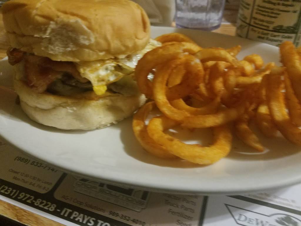 Beardslees Restaurant | restaurant | 3135 E Howard City Edmore Rd, Edmore, MI 48829, USA | 9894273431 OR +1 989-427-3431