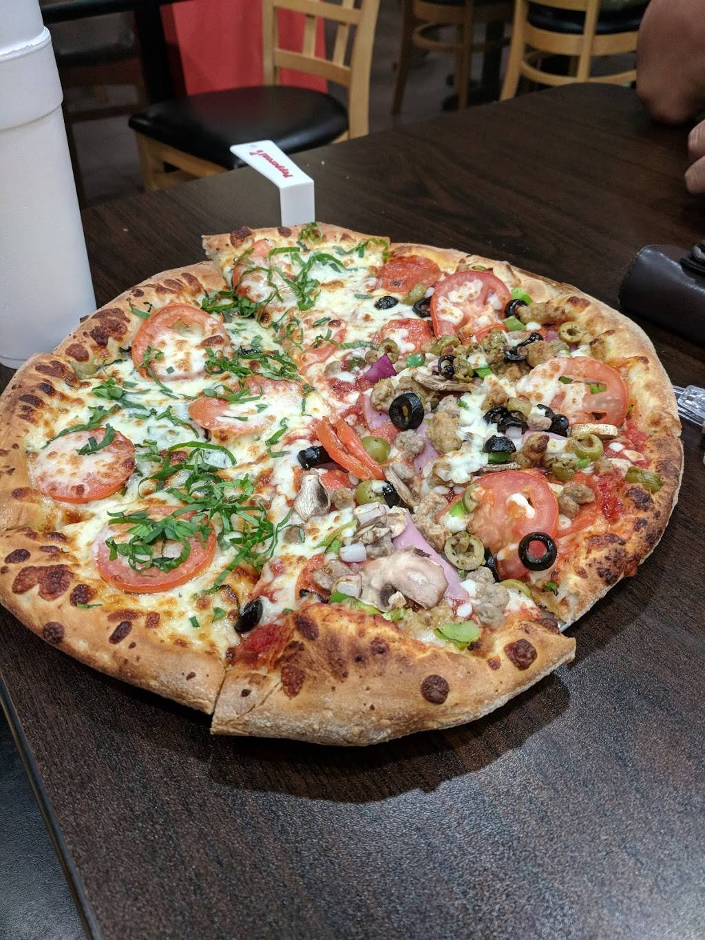 Pepperonis | restaurant | 8502 S Main St, Houston, TX 77025, USA | 7136645353 OR +1 713-664-5353