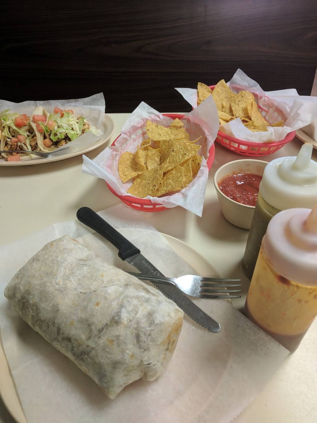 Los Burritos Tapatios | restaurant | 3285 E Ogden Ave, Lisle, IL 60532, USA | 6305483320 OR +1 630-548-3320