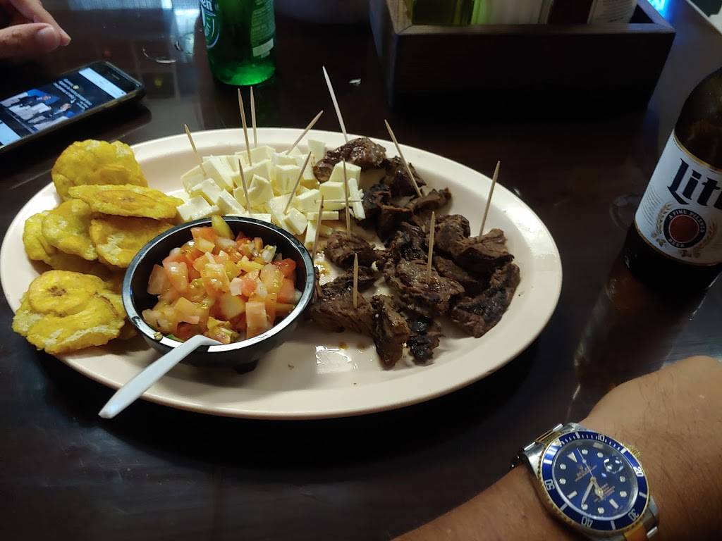 Los Catrachos II Restaurant | restaurant | 18 SW 11th Ave, Miami, FL 33130, USA | 3054565176 OR +1 305-456-5176