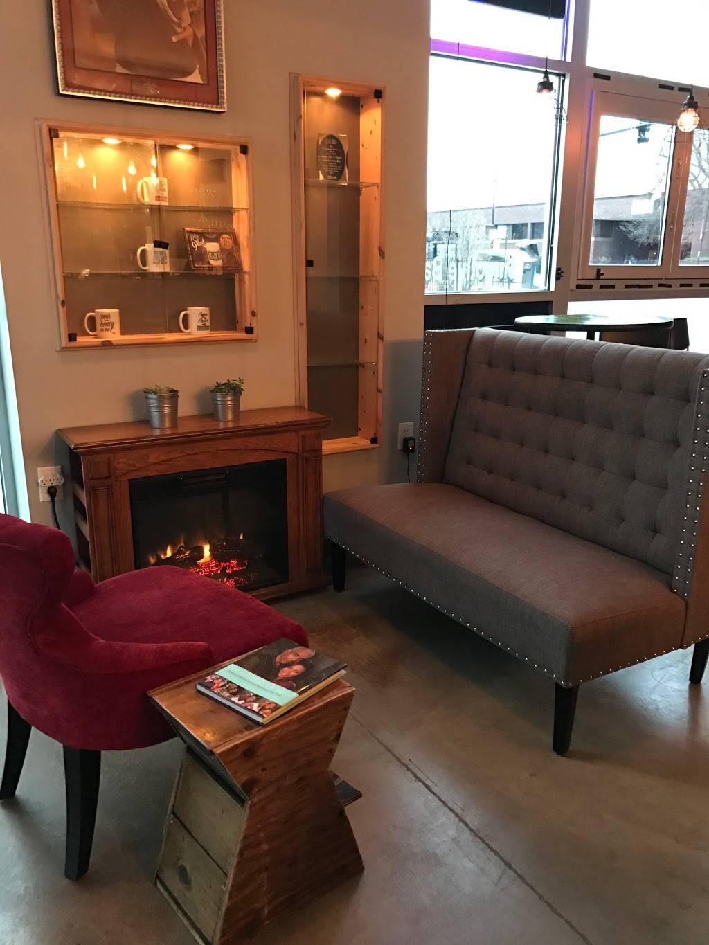 Some Like It Black Creative Arts Bar | restaurant | 810 E 43rd St, Chicago, IL 60653, USA | 7738914866 OR +1 773-891-4866