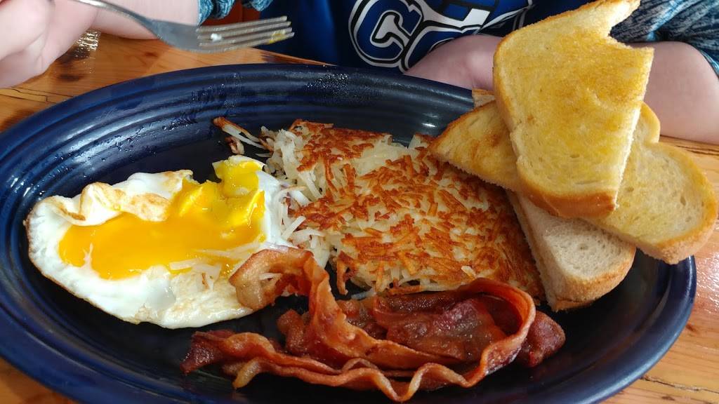 Back Home Country Cooking | restaurant | 119 Commercial Ave, Strawberry Point, IA 52076, USA | 5639334663 OR +1 563-933-4663