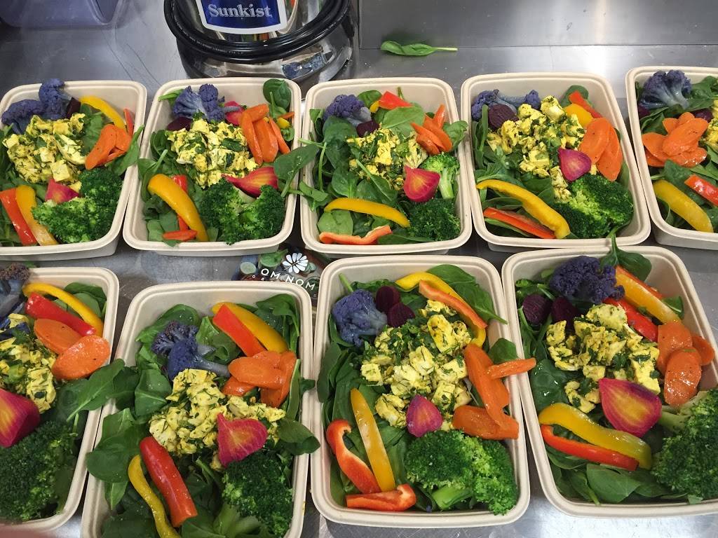 Om Nom Organics | restaurant | 444 S Flower St, Los Angeles, CA 90071, USA | 2136147004 OR +1 213-614-7004