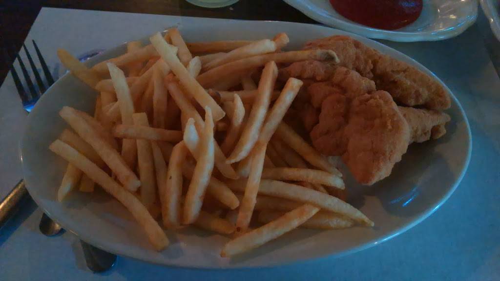 Marx Brothers Lounge | restaurant | 1000 Laurel St, Highland, IL 62249, USA | 6186547222 OR +1 618-654-7222