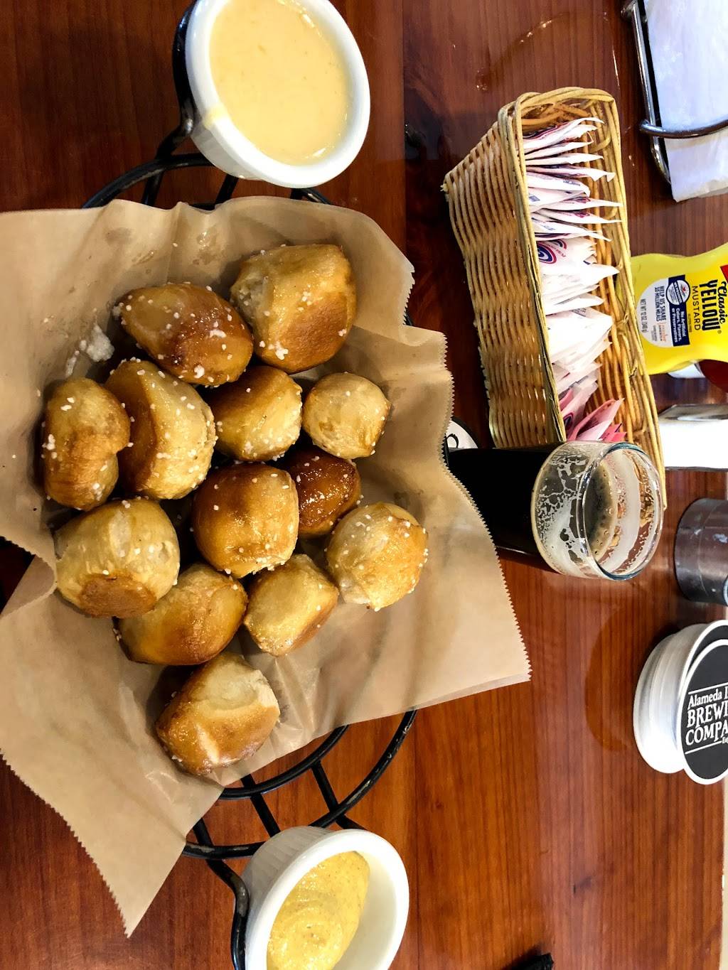 The Growler | restaurant | 515 San Ramon Valley Blvd, Danville, CA 94526, USA | 9259842706 OR +1 925-984-2706