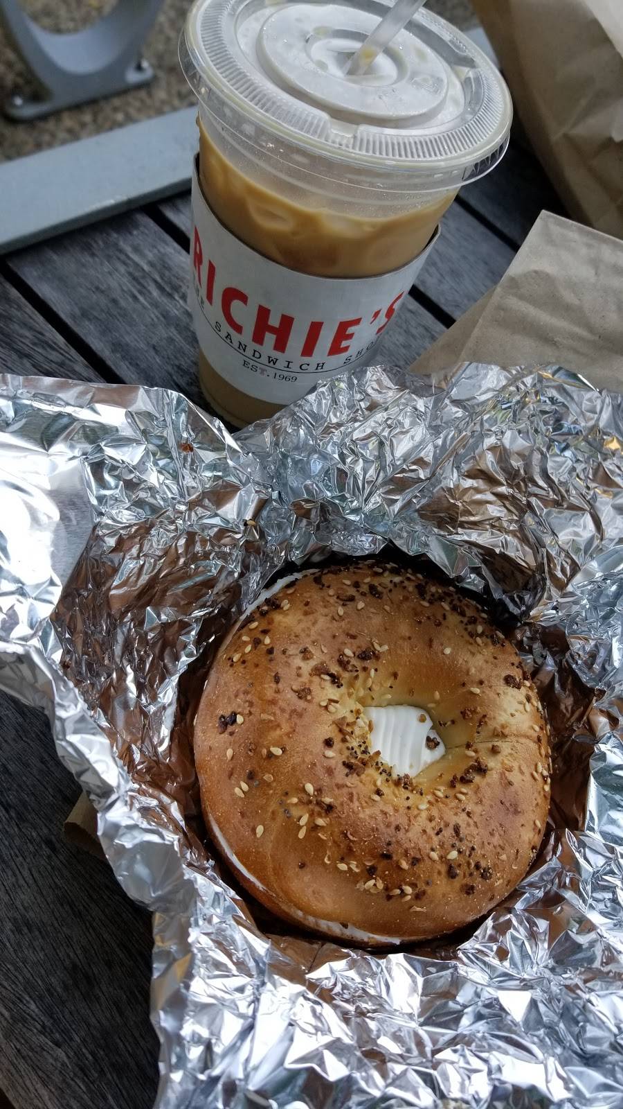 Richies | restaurant | 1835 N 12th St, Philadelphia, PA 19122, USA | 2157652656 OR +1 215-765-2656