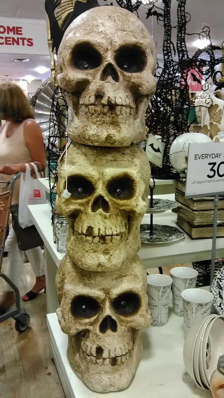 Granada Village | shopping mall | 10823 Zelzah Ave, Granada Hills, CA 91344, USA | 2135532200 OR +1 213-553-2200