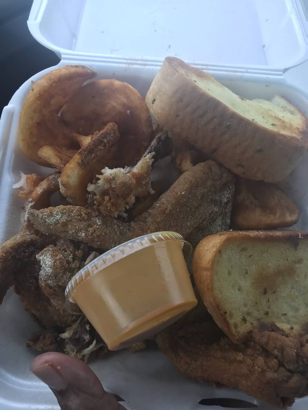 Tip Top Chicken & Shrimp | restaurant | 101 Monument Rd, Jacksonville, FL 32277, USA | 9044230775 OR +1 904-423-0775