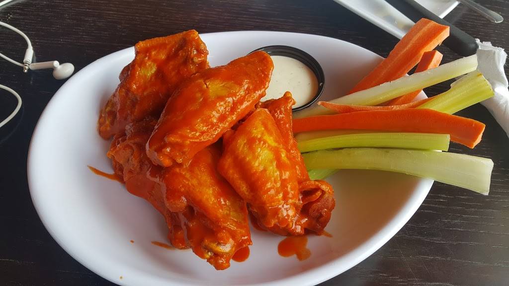 Crawfords Food & Spirits | restaurant | 3942 W School St, Chicago, IL 60618, USA | 7738532961 OR +1 773-853-2961