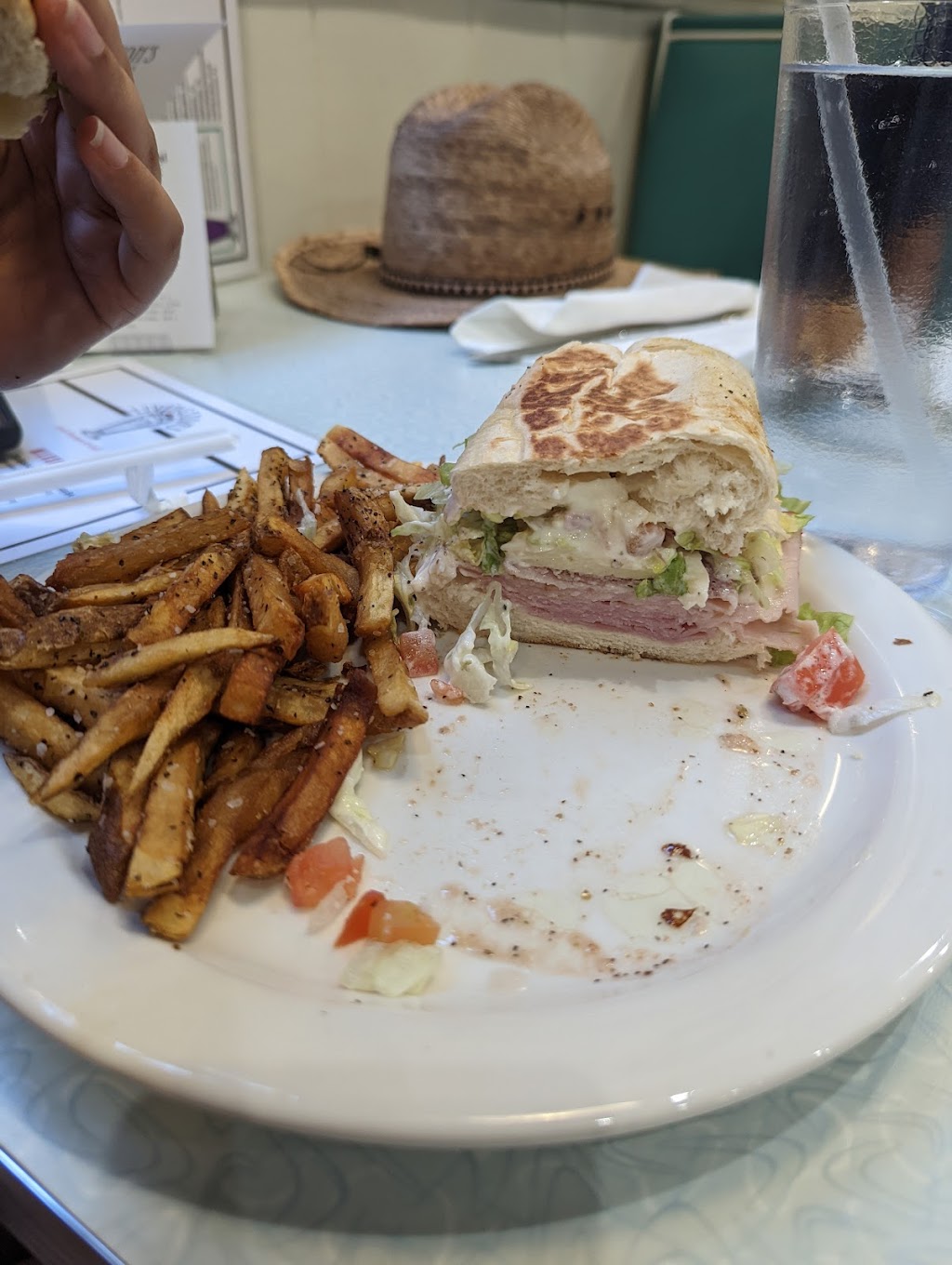 Livingston’s Soda Fountain & Grill | restaurant | 60 S Washington Ave, Brownsville, TN 38012, USA | 7317342041 OR +1 731-734-2041