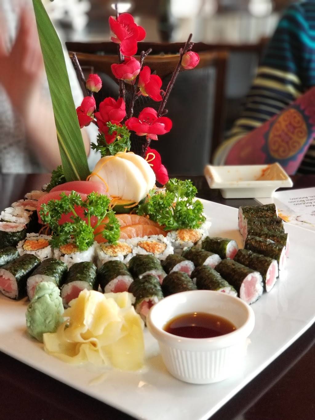 Wild Ginger Asian Bistro & Sushi Bar | restaurant | 608 Bacons Bridge Rd, Summerville, SC 29485, USA | 8432855931 OR +1 843-285-5931