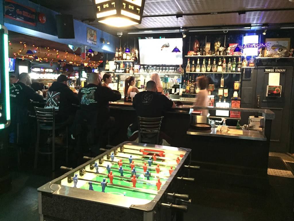 Grand Central Sports | restaurant | 4573 Queen St, Niagara Falls, ON L2E 2L7, Canada | 9053579000 OR +1 905-357-9000