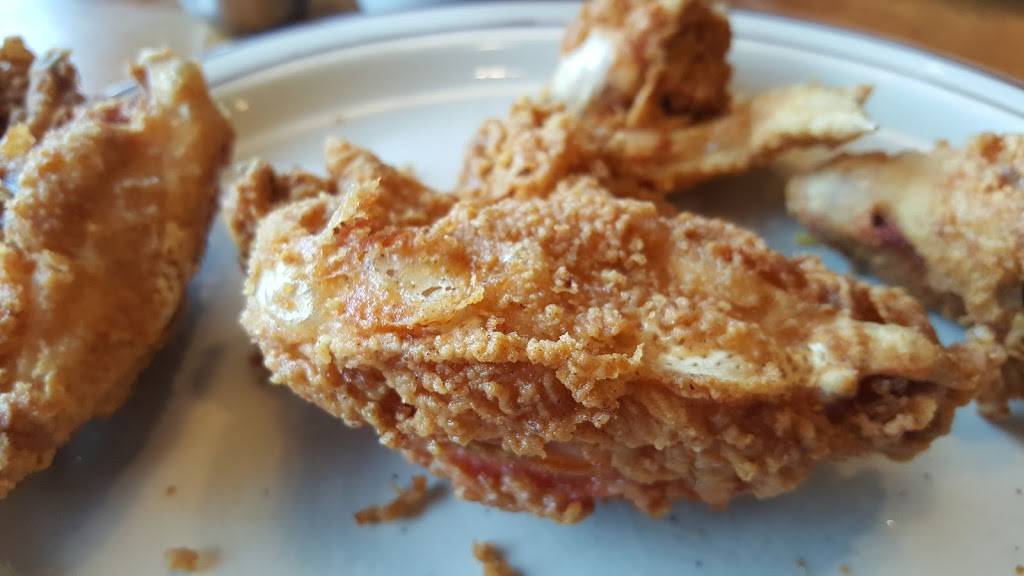 Farm Inn On Main | bakery | 123 N Main St, Shawano, WI 54166, USA | 7155244916 OR +1 715-524-4916