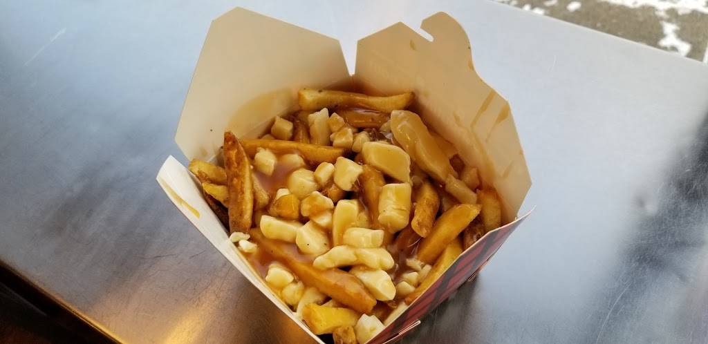 Smokes Poutinerie | restaurant | 114 Lakeshore Rd E, Mississauga, ON L5G 1E4, Canada | 9052712873 OR +1 905-271-2873
