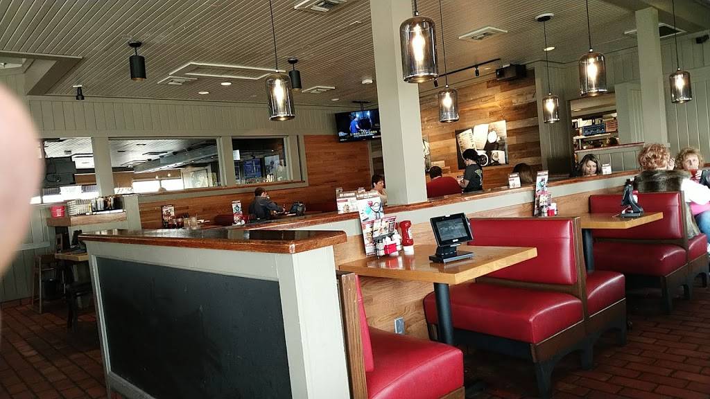 Chilis Grill & Bar | meal takeaway | 7304 Kingston Pike, Knoxville, TN 37919, USA | 8655848195 OR +1 865-584-8195