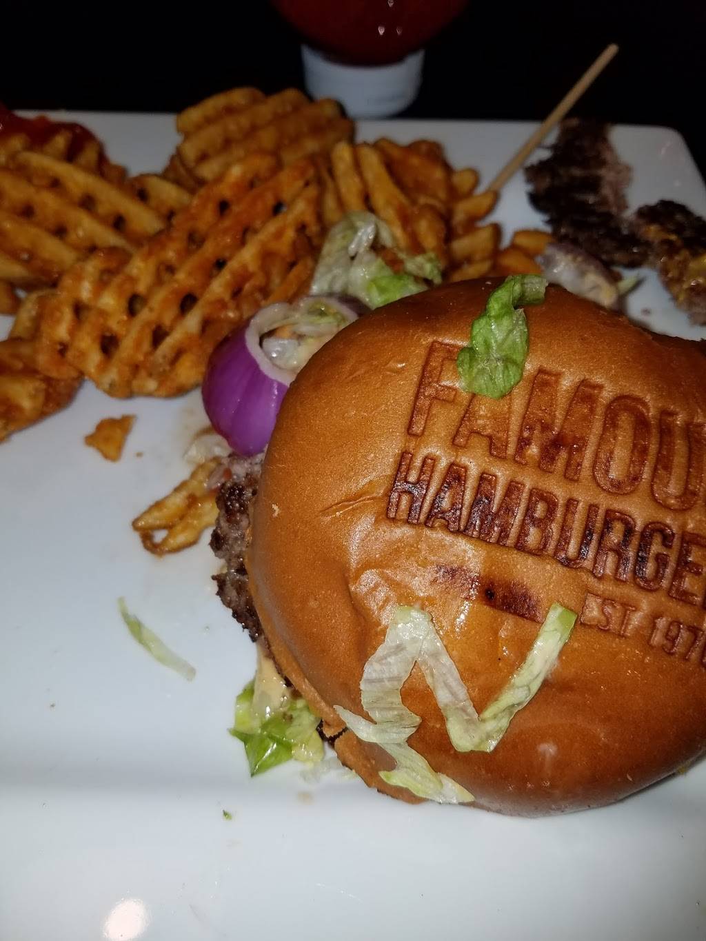 Famous Hamburger | restaurant | Great Lakes Crossing Dr, Auburn Hills, MI 48326, USA | 2489757760 OR +1 248-975-7760